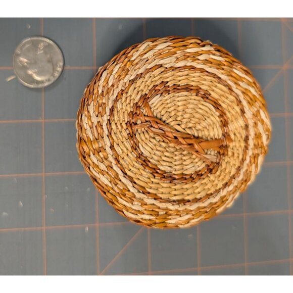 Small Woven Round Basket Lid Rustic Home Decor storage - Picture 10 of 11